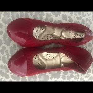 Dexflex Comfort Red Cap Toe Ballet Flat